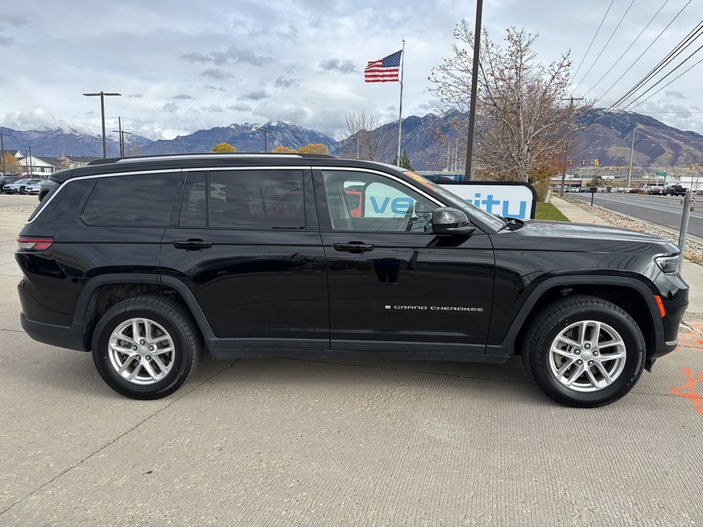 2023 Jeep Grand Cherokee Laredo Altitude photo 2