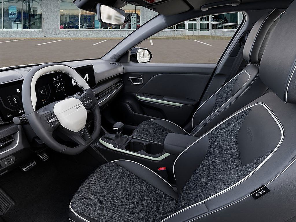 2025 Kia K4 GT-Line photo 15