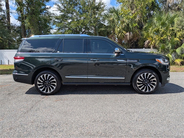 2023 Lincoln Navigator Black Label photo 2