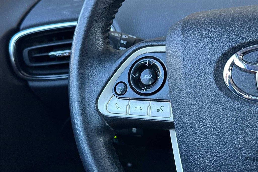 2017 Toyota Prius Prime Advanced photo 25