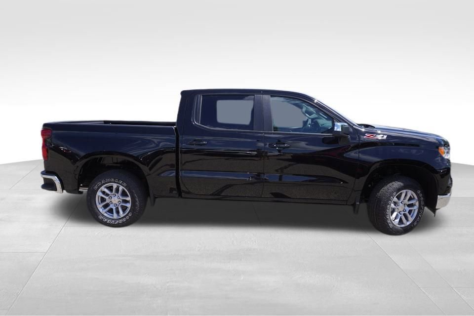 2025 Chevrolet Silverado 1500 LT Z71 photo 2