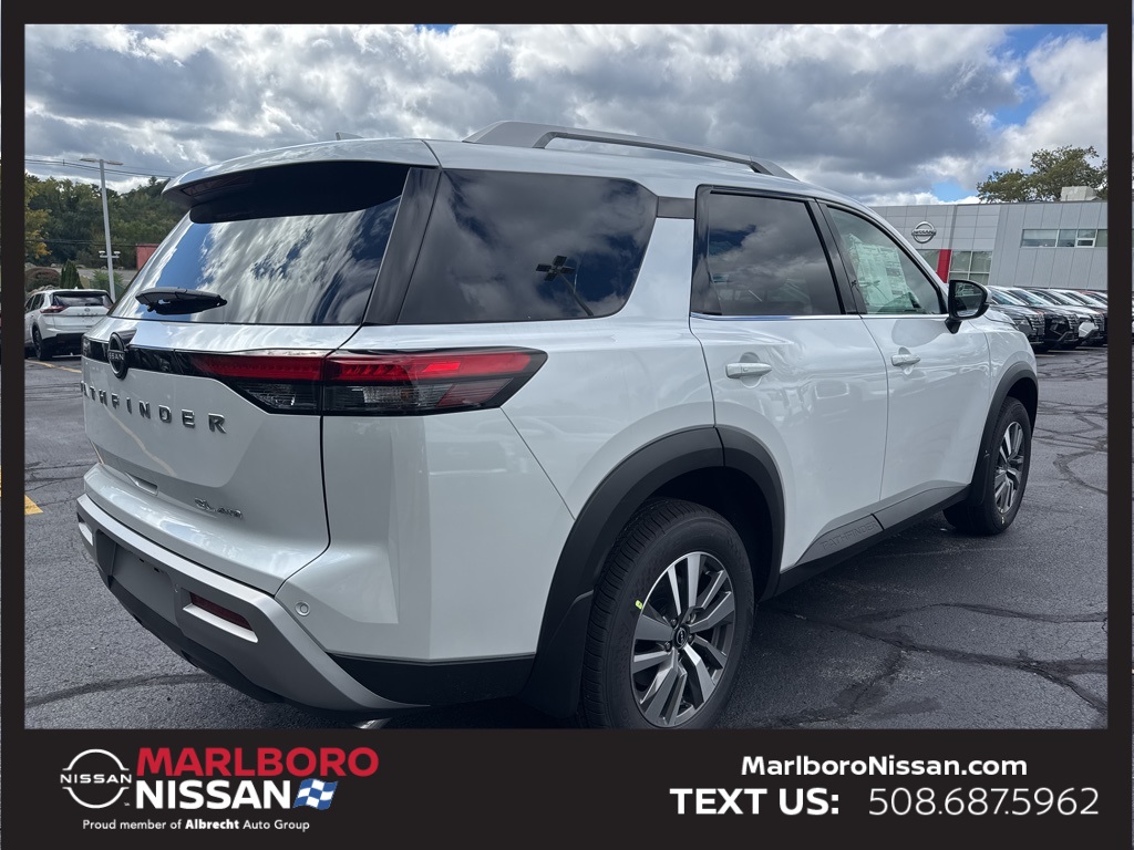 2025 Nissan Pathfinder SL photo 4