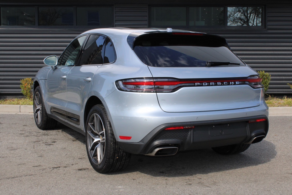 2024 Porsche Macan Base photo 3