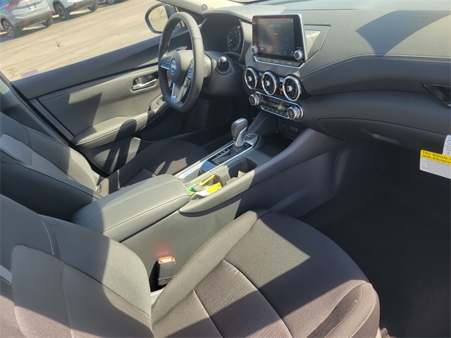 2025 Nissan Sentra SV photo 18