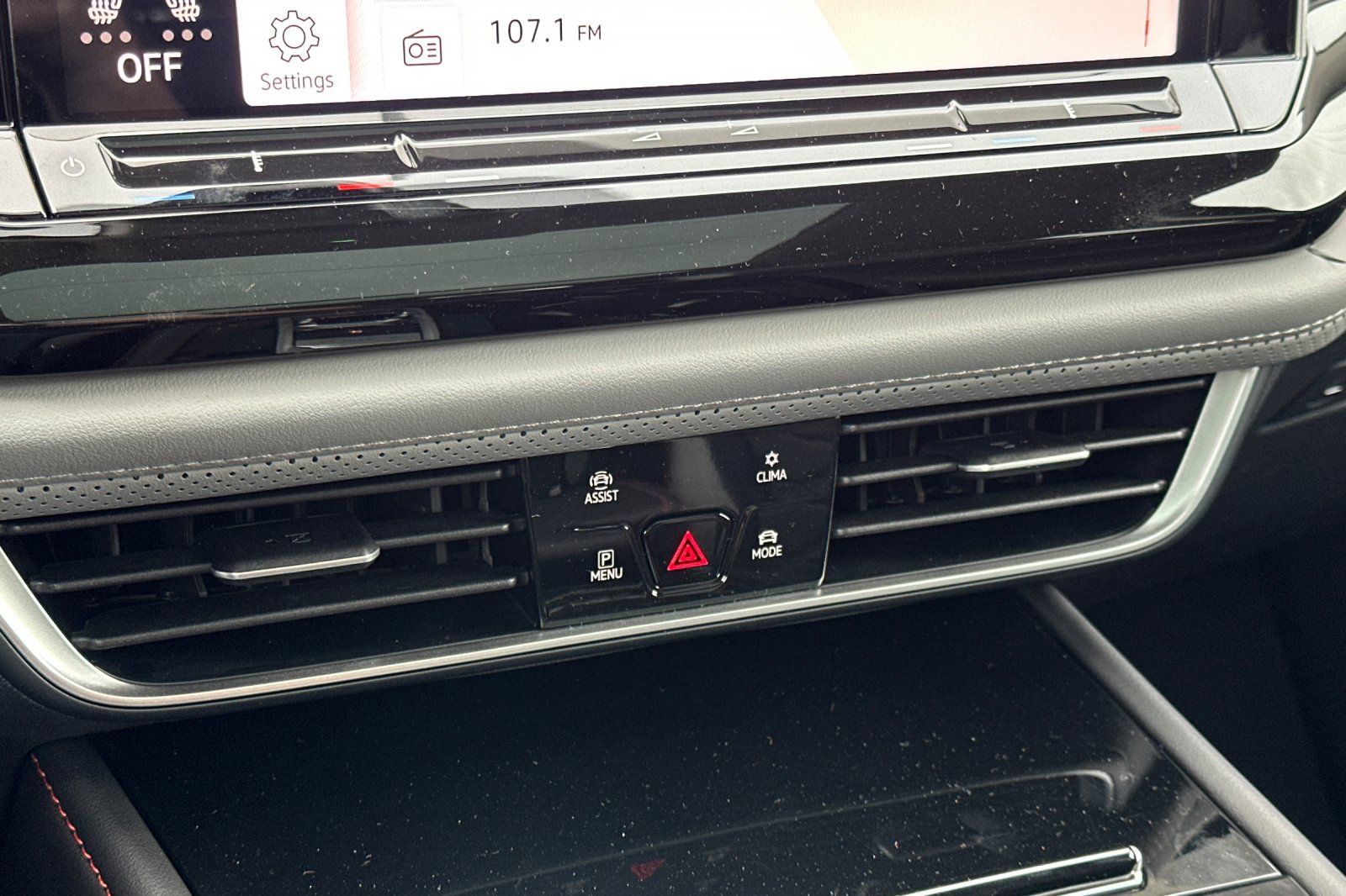 2025 Volkswagen Atlas Peak Edition SE photo 17