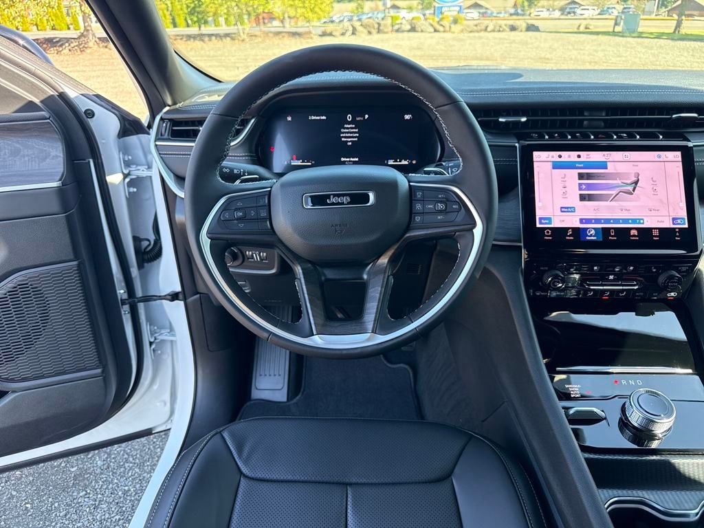 2025 Jeep Grand Cherokee Limited photo 13