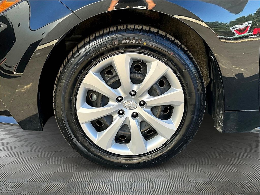 2021 Toyota Corolla LE photo 27
