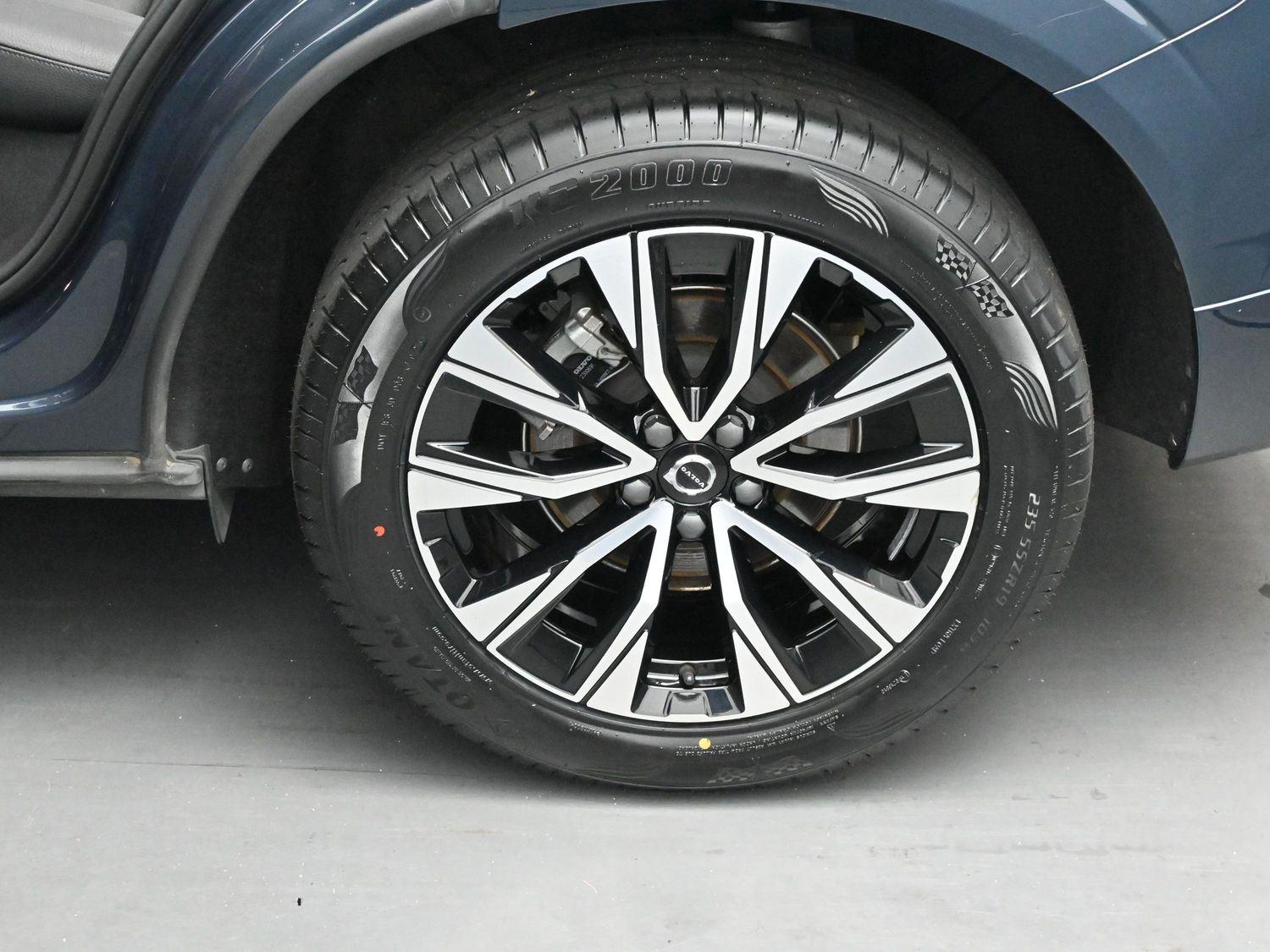 2024 Volvo XC60 Plus photo 29