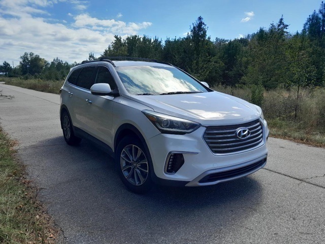 2017 Hyundai Santa Fe SE photo 3