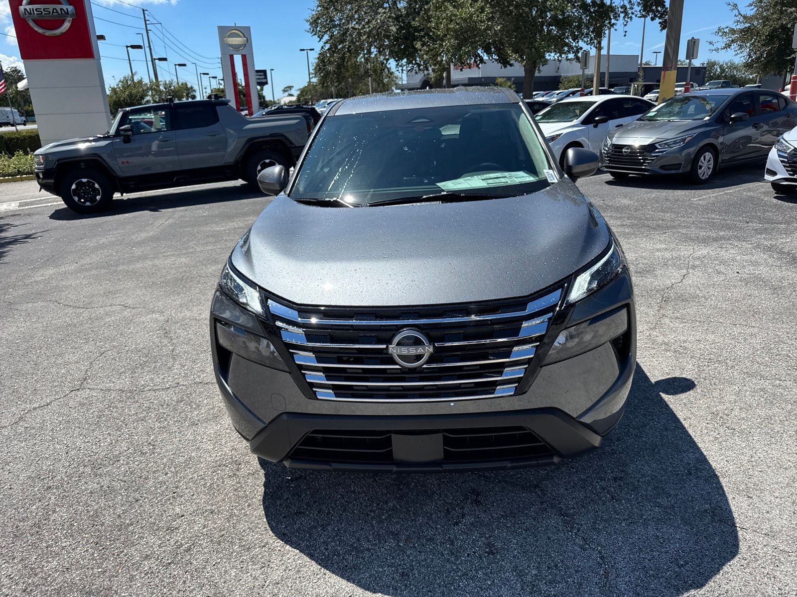 2026 Nissan Rogue SV photo 2