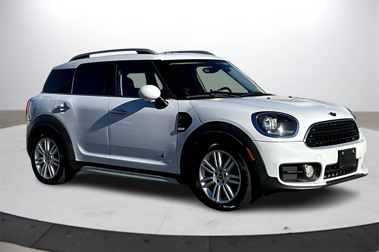 2018 MINI Countryman Base's photo