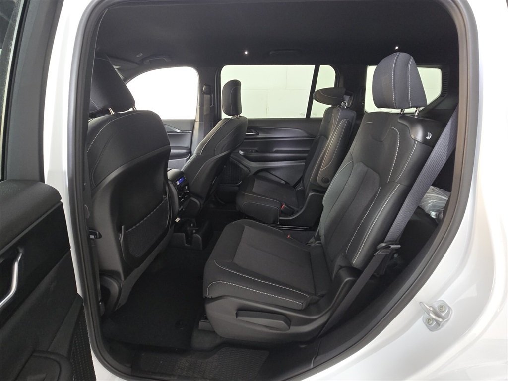 2025 Jeep Grand Cherokee Laredo photo 7