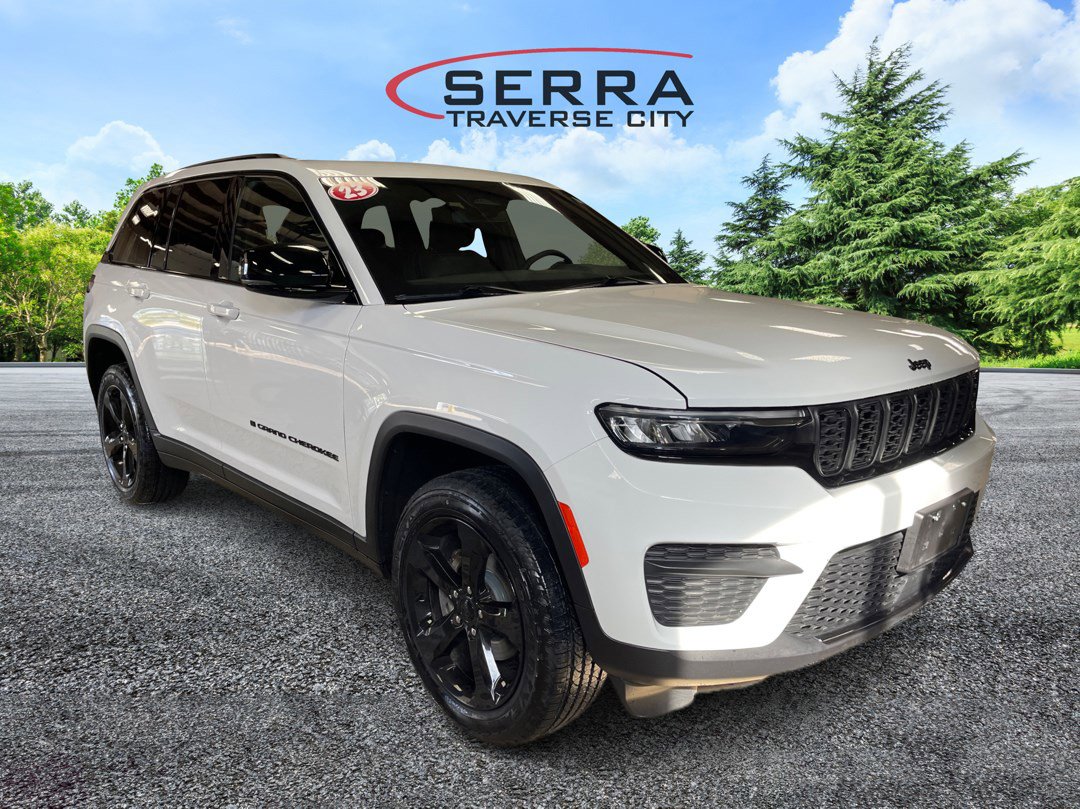 2023 Jeep Grand Cherokee Altitude photo 2