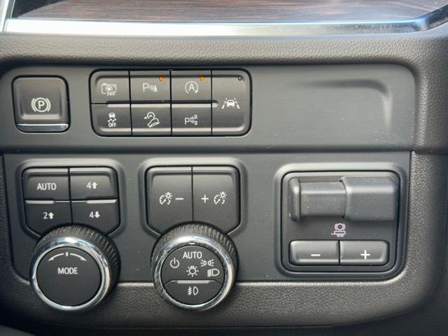 2025 Chevrolet Tahoe Premier photo 24