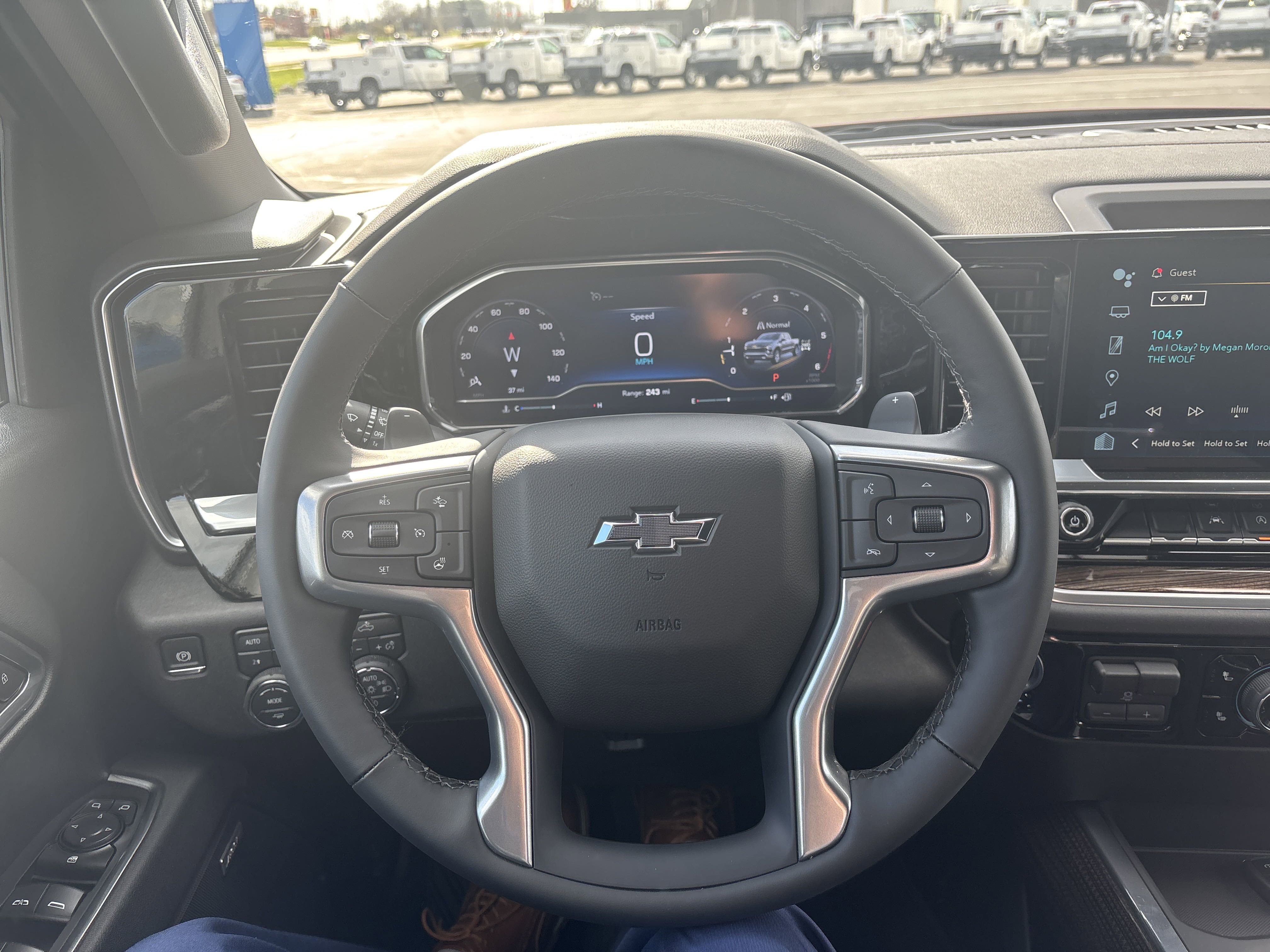 2025 Chevrolet Silverado 1500 RST photo 4