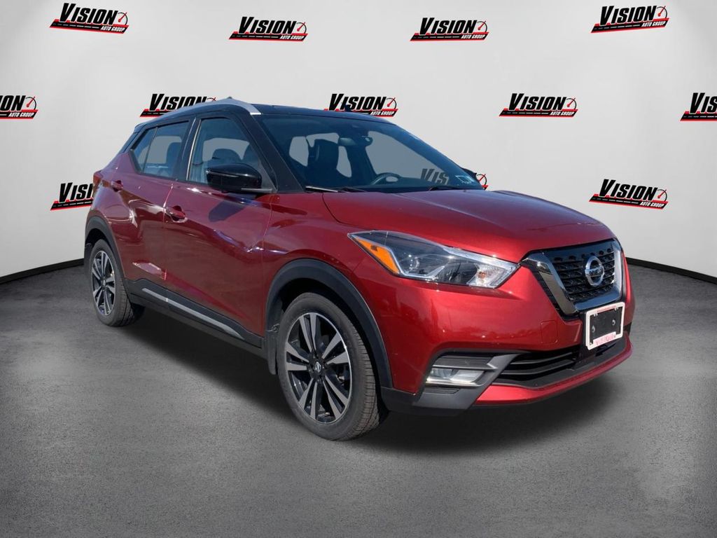 2020 Nissan Kicks SR photo 2