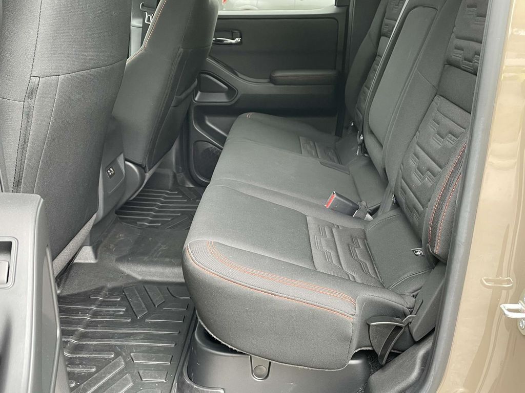 2024 Nissan Frontier PRO-X photo 11