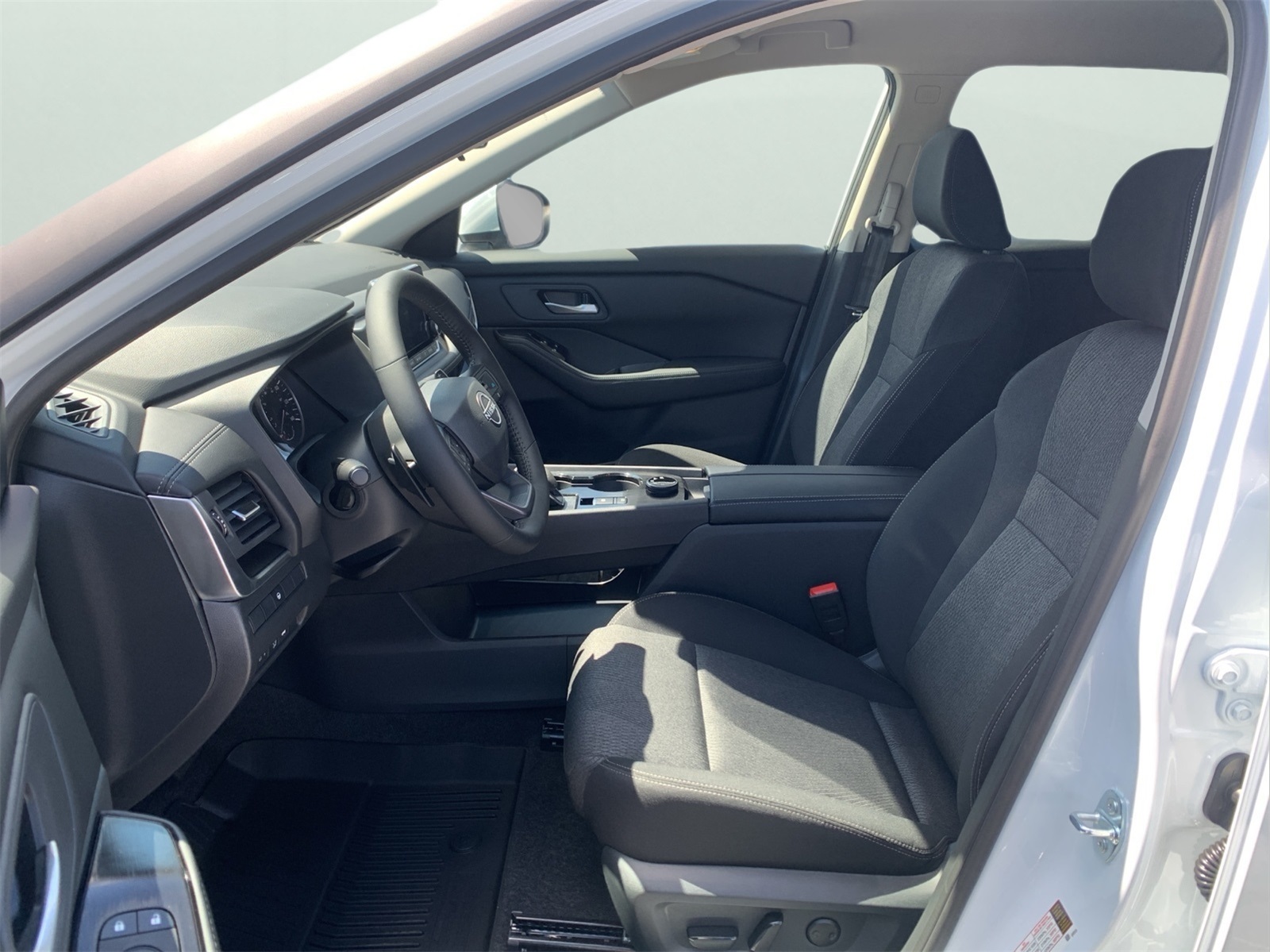 2026 Nissan Rogue SV photo 13