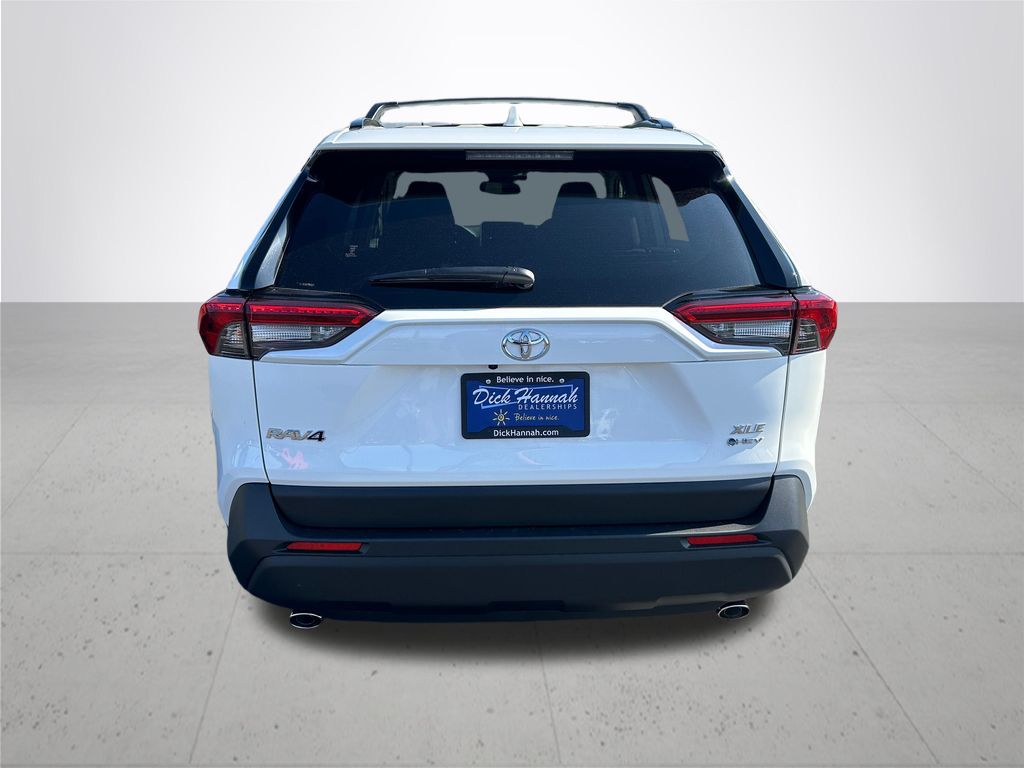 2025 Toyota RAV4 Hybrid XLE photo 9
