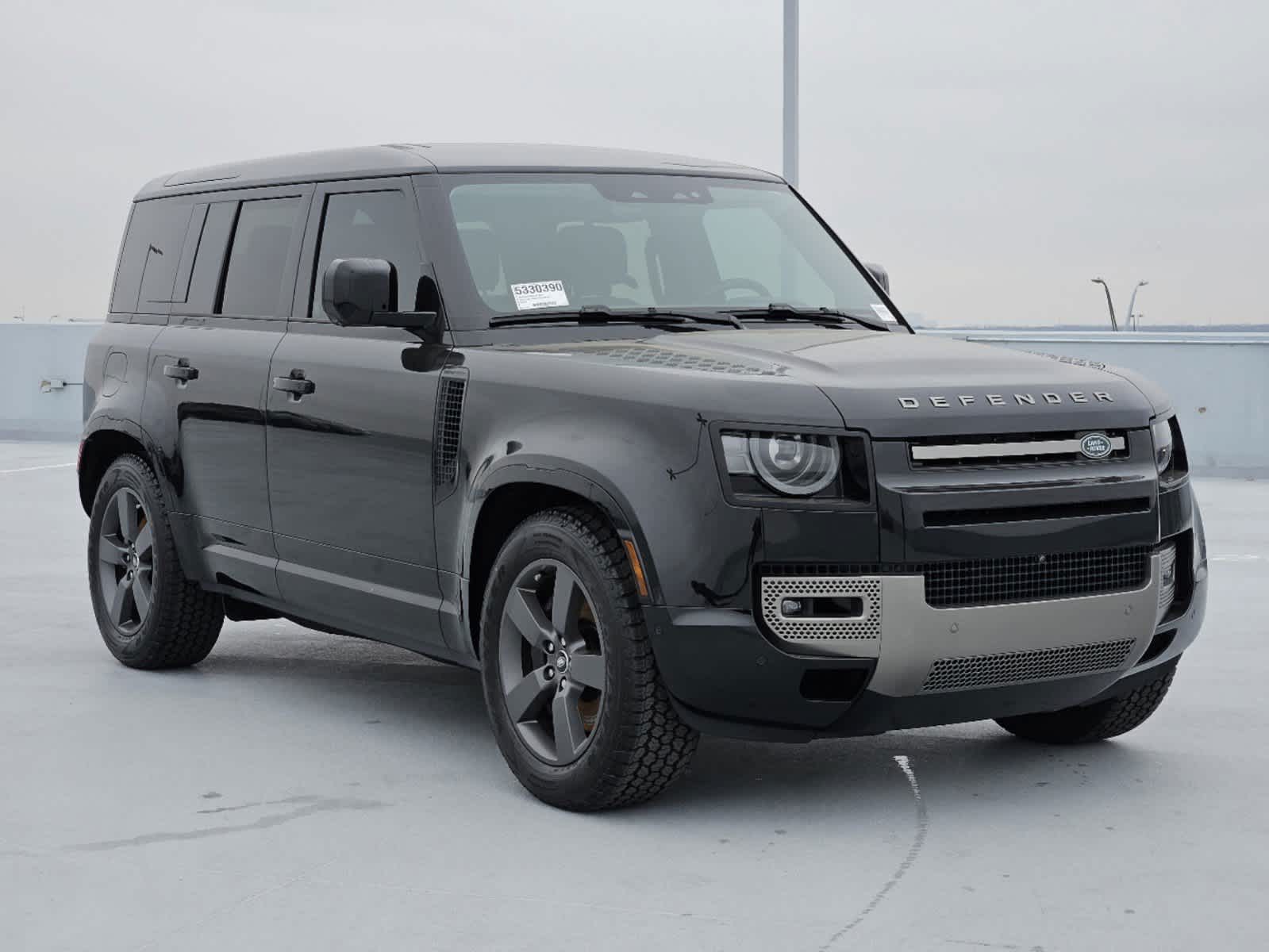 2025 Land Rover Defender 110 X-Dynamic SE photo 3