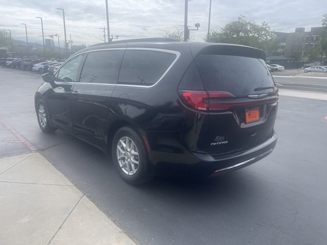 2022 Chrysler Pacifica Touring L photo 3