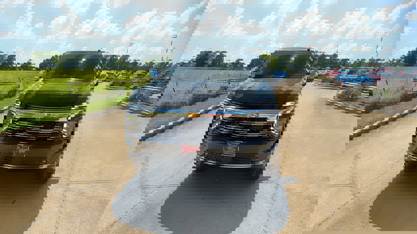 2025 Chevrolet Suburban Premier photo 3
