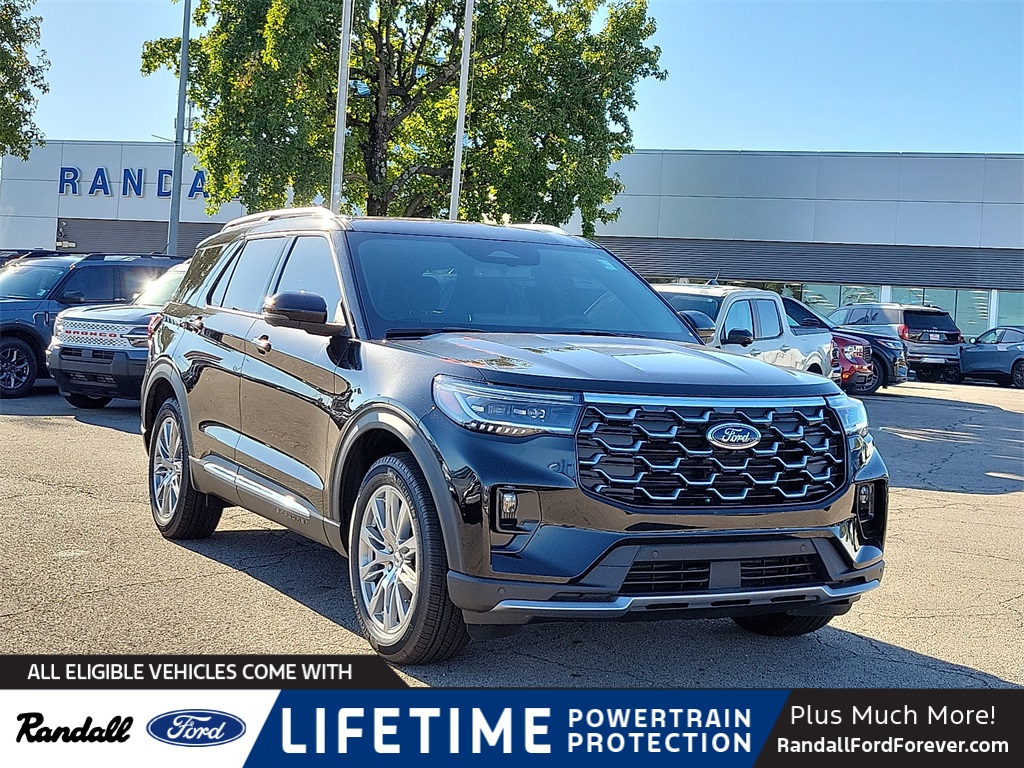 2025 Ford Explorer Platinum's photo