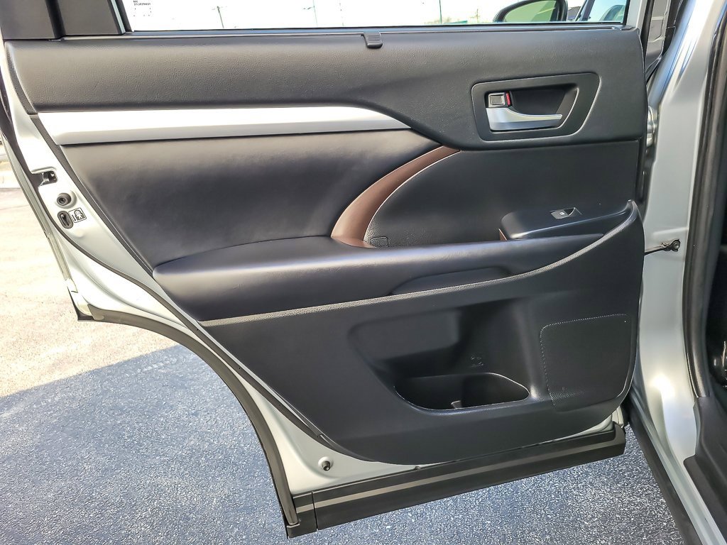 2019 TOYOTA HIGHLANDER - Image 19