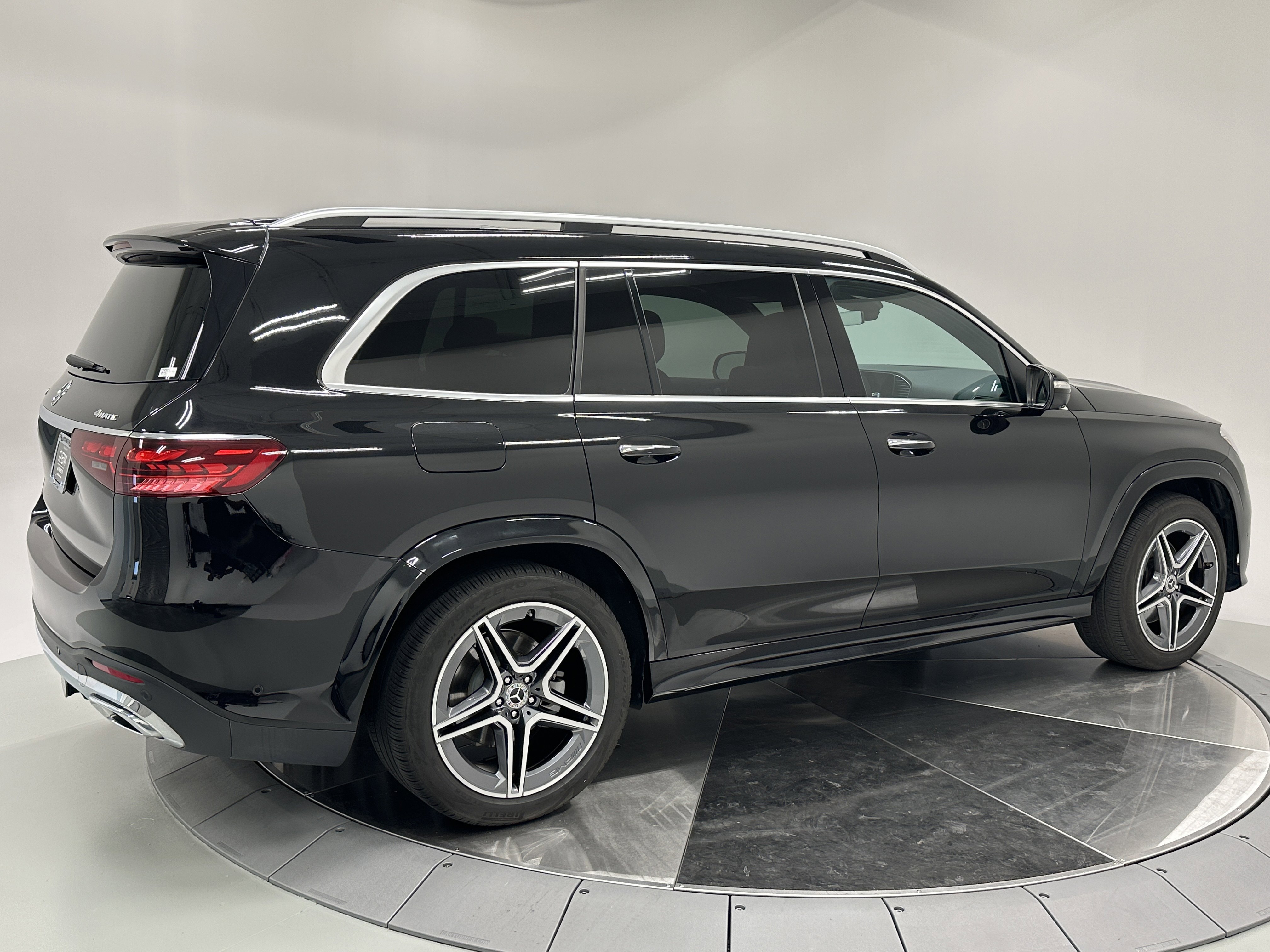 2024 Mercedes Benz GLS 450 4MATIC photo 4