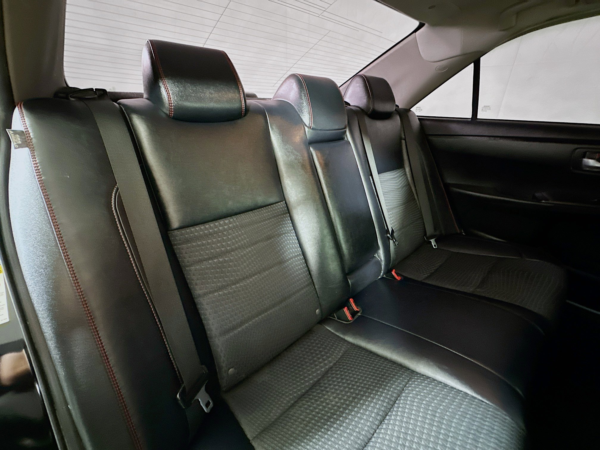 2015 Toyota Camry SE photo 24