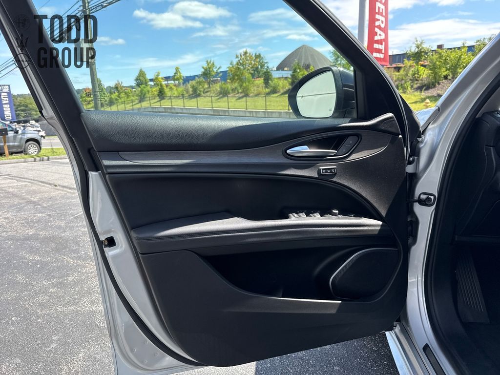 2021 Alfa Romeo Stelvio Ti photo 7