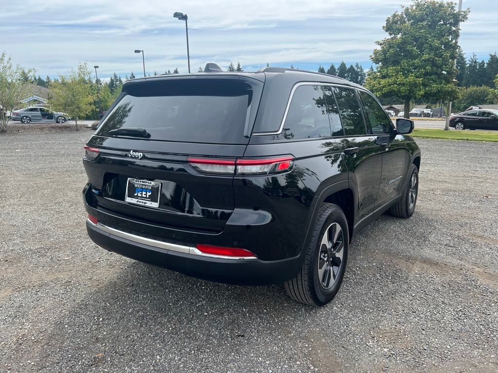2023 Jeep Cherokee Base photo 4