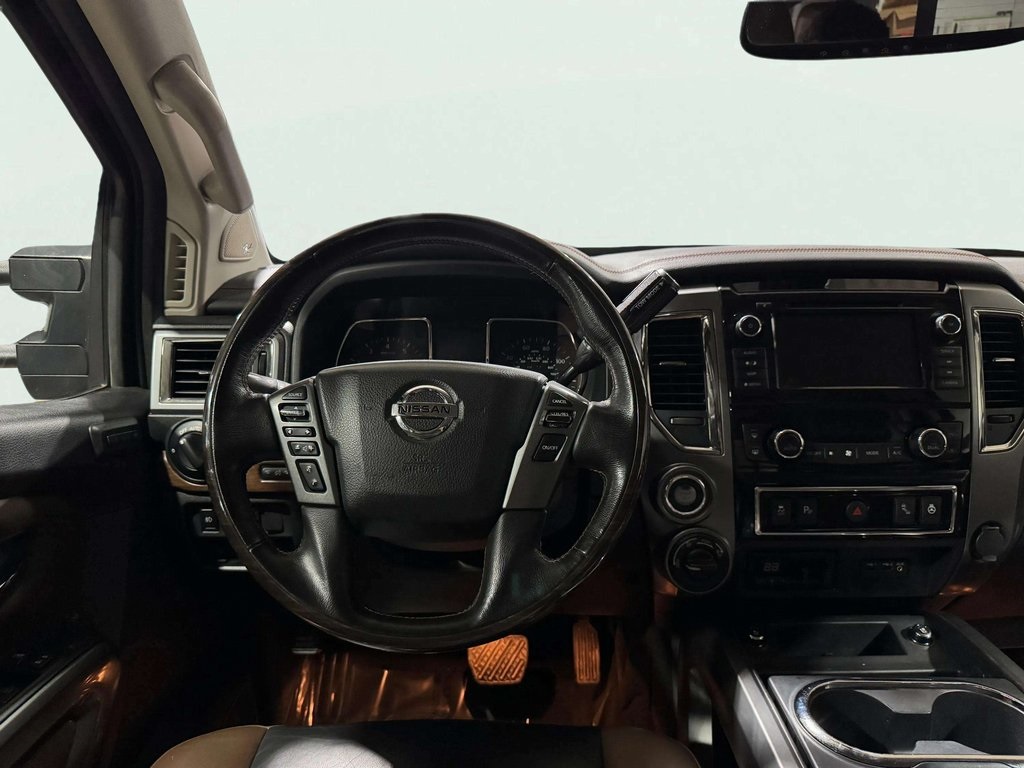 2019 Nissan Titan photo 11