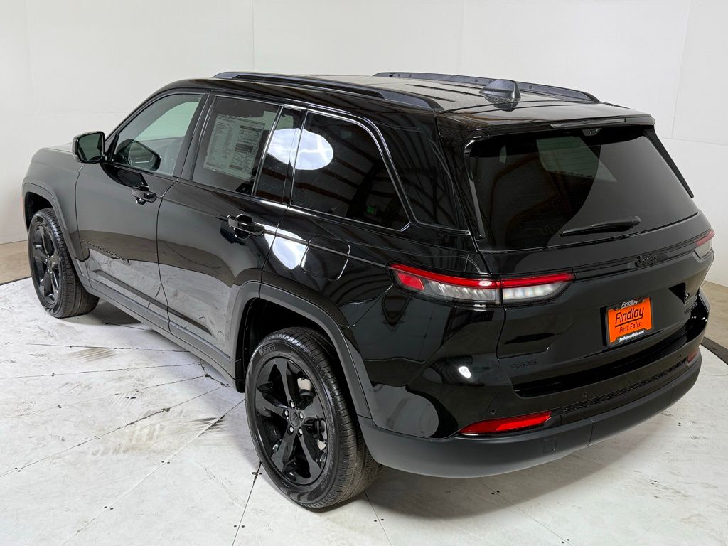 2025 Jeep Grand Cherokee Limited photo 4