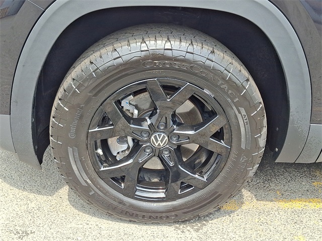 2024 Volkswagen Atlas Peak Edition SE Technology photo 3