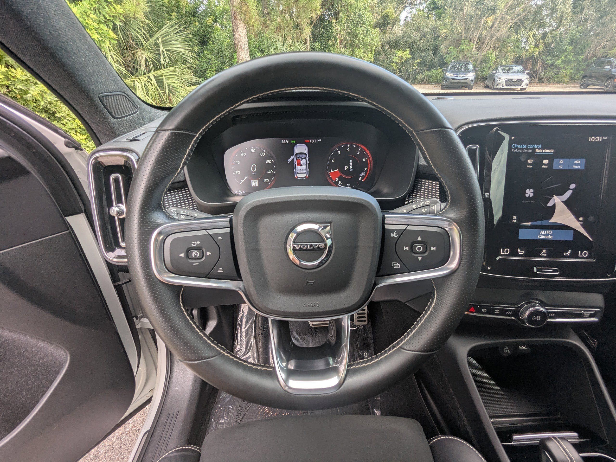 2021 Volvo XC40 R-Design photo 28