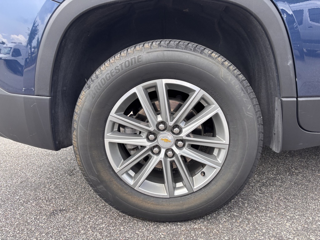 2023 Chevrolet Traverse Cloth 1LT photo 2