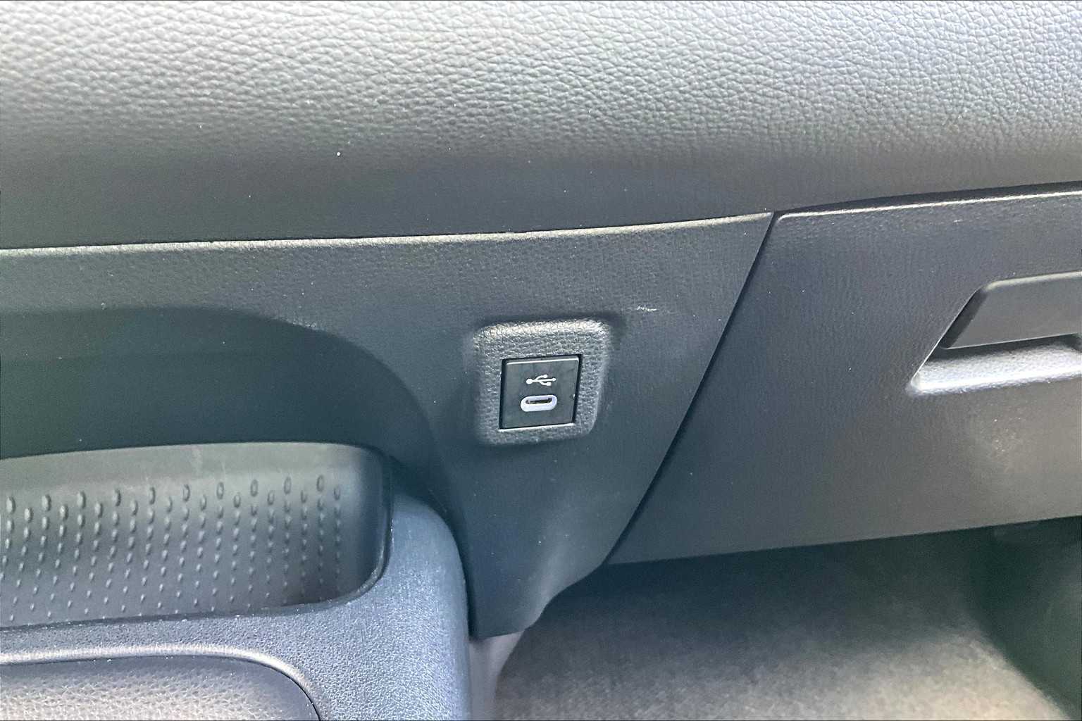 2024 Toyota Corolla LE photo 31