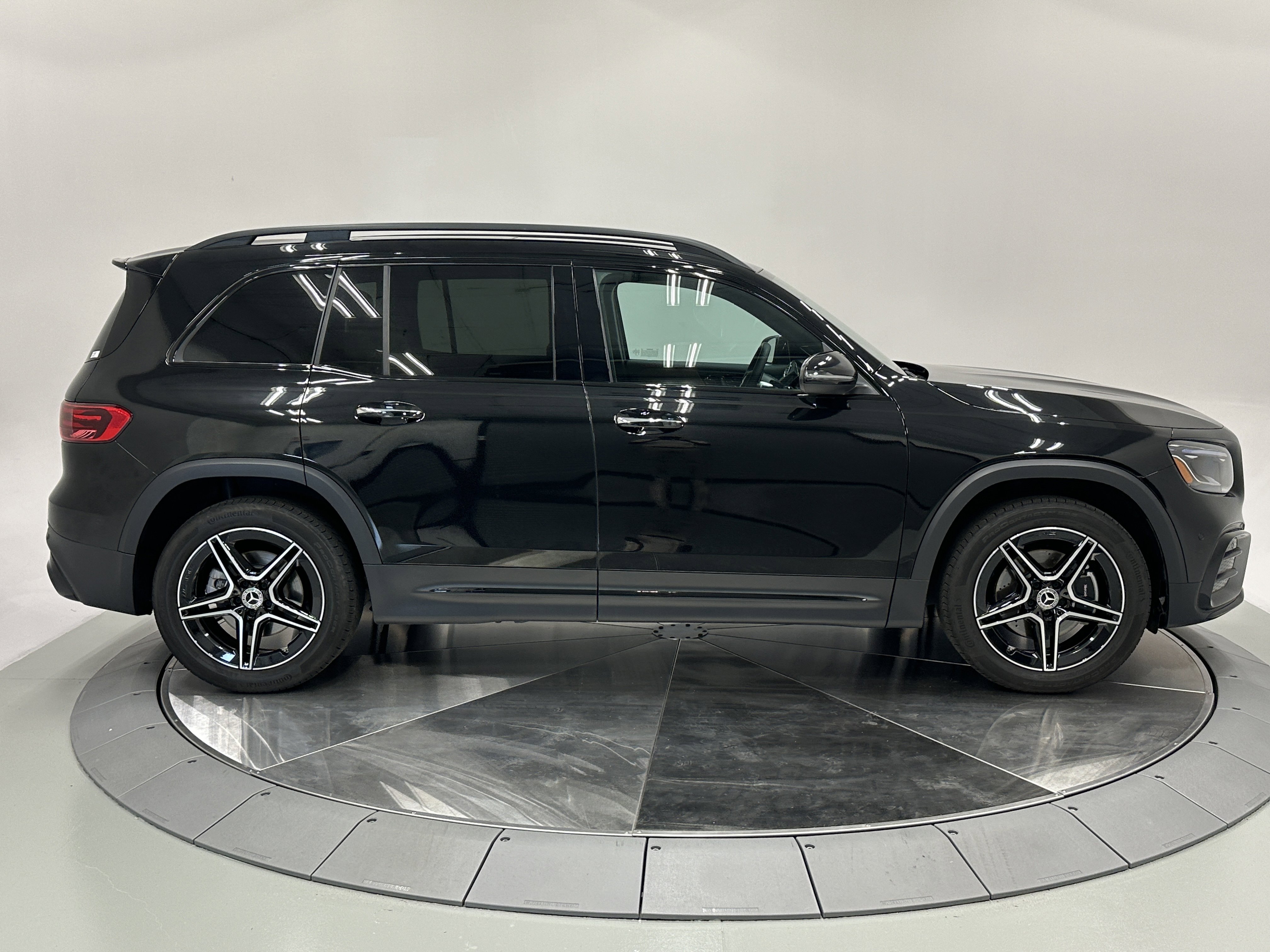 2024 Mercedes Benz GLB 250 photo 7