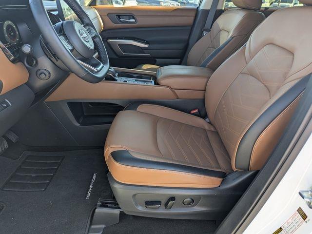 2025 Nissan Pathfinder Platinum photo 14