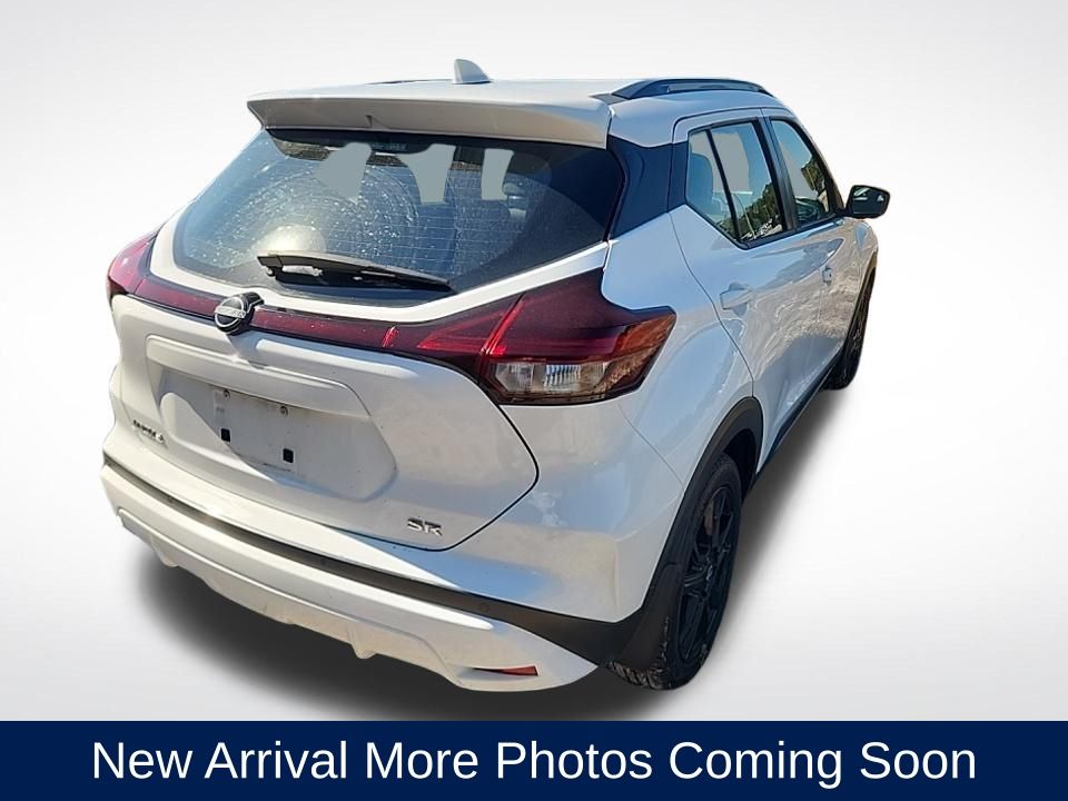 2023 Nissan Kicks SR photo 2