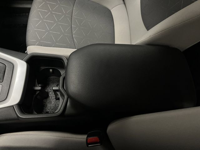 2024 Toyota RAV4 XLE photo 18