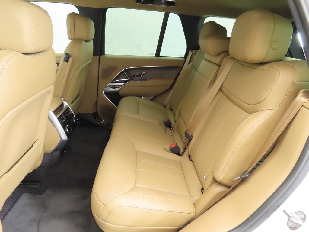 2025 Land Rover Range Rover SE photo 18