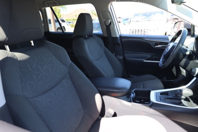 2022 Toyota RAV4 XLE photo 18