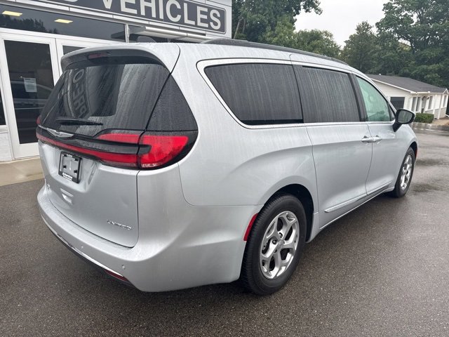 2023 Chrysler Pacifica Limited photo 2
