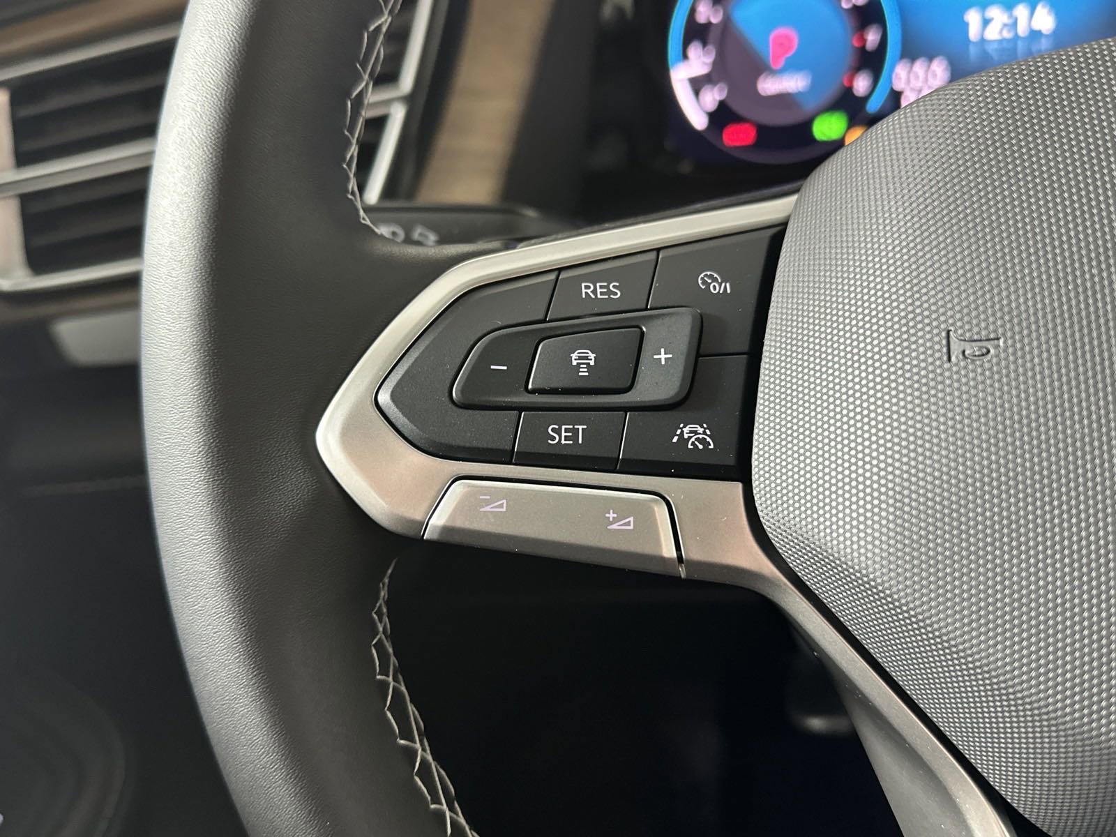 2025 Volkswagen Atlas SE Technology photo 15