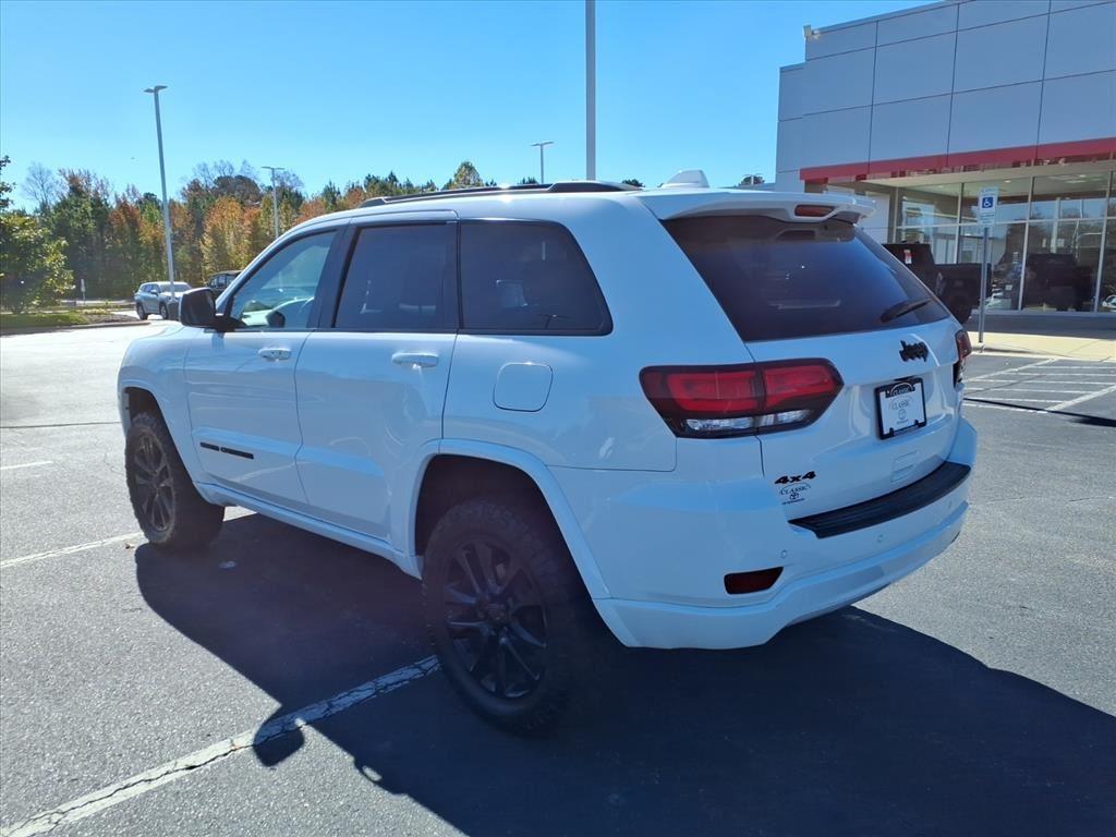 2019 Jeep Grand Cherokee Altitude photo 3