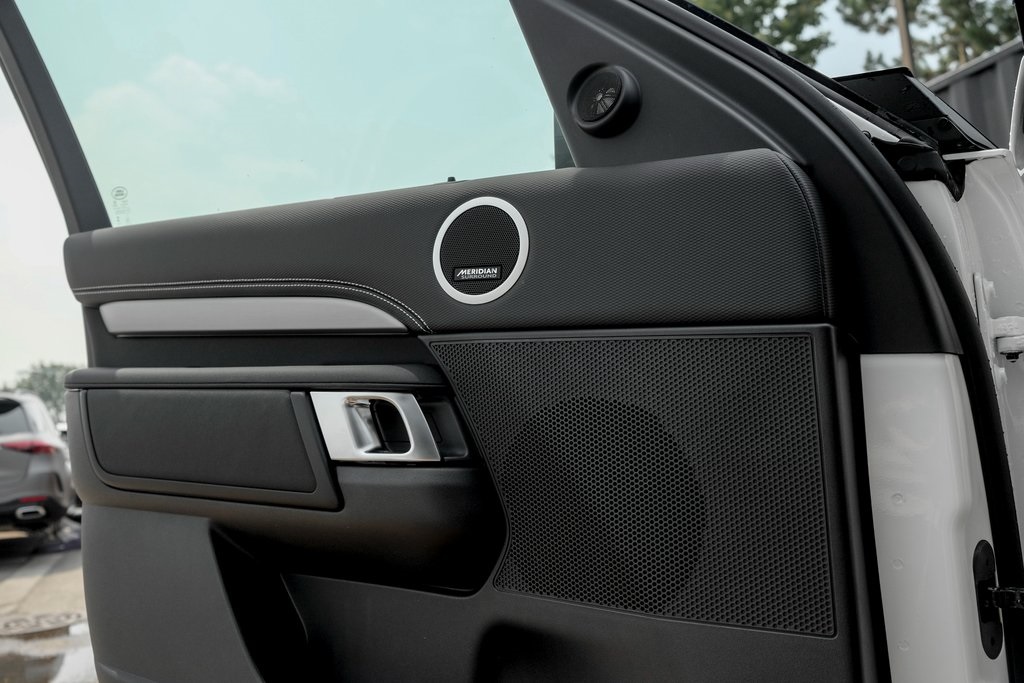 2025 Land Rover Discovery SE photo 7