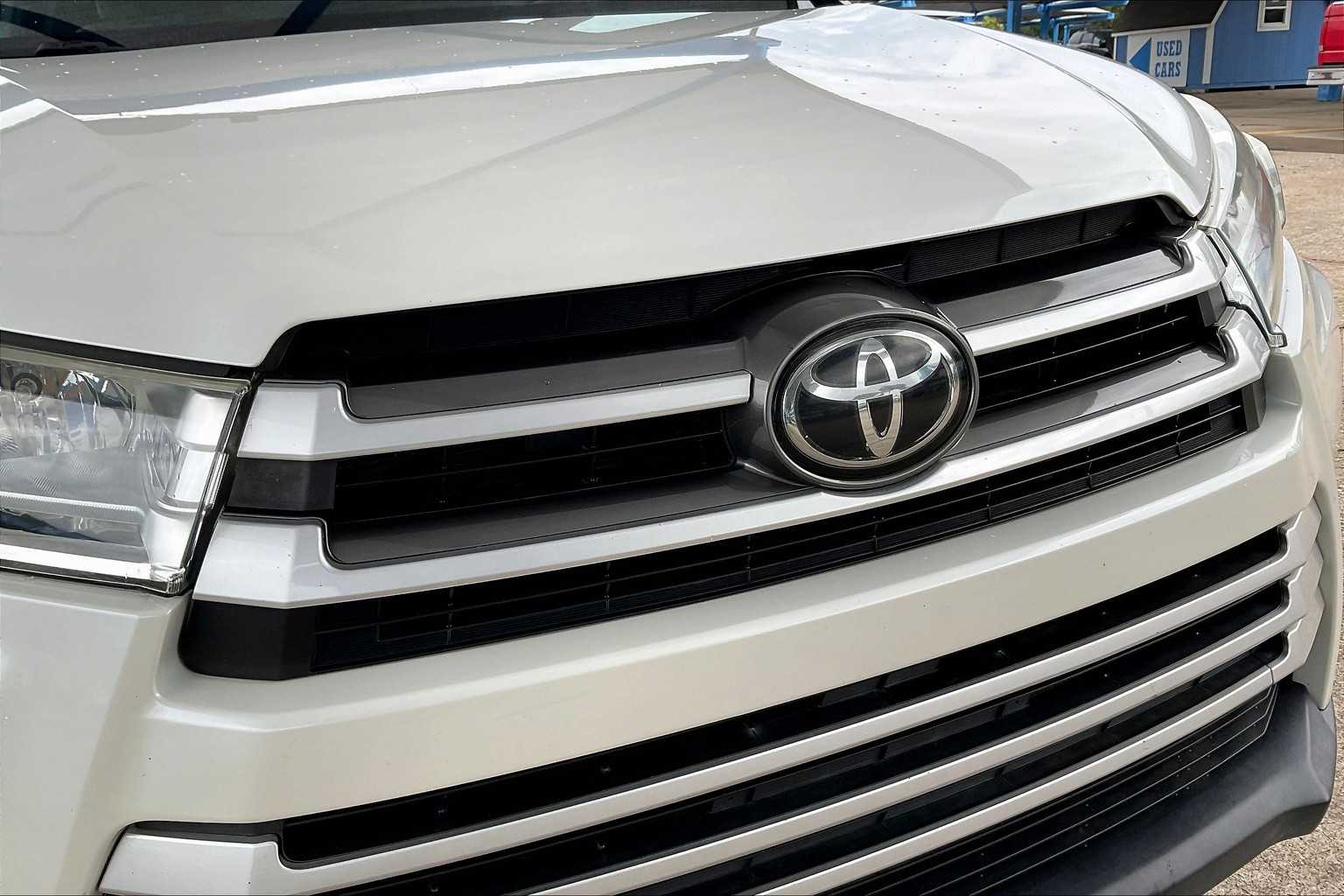 2019 Toyota Highlander LE photo 27