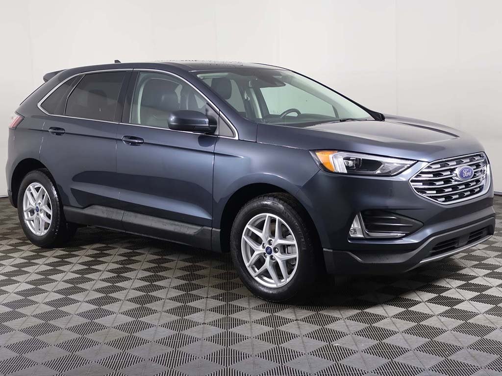 2022 Ford Edge SEL photo 2